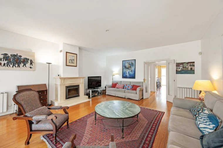 Moradia T6 para Venda em Santo António