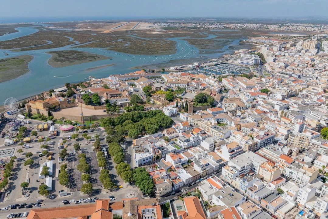 Moradia T4 para Venda em Faro (Sé e São Pedro) Foto 1