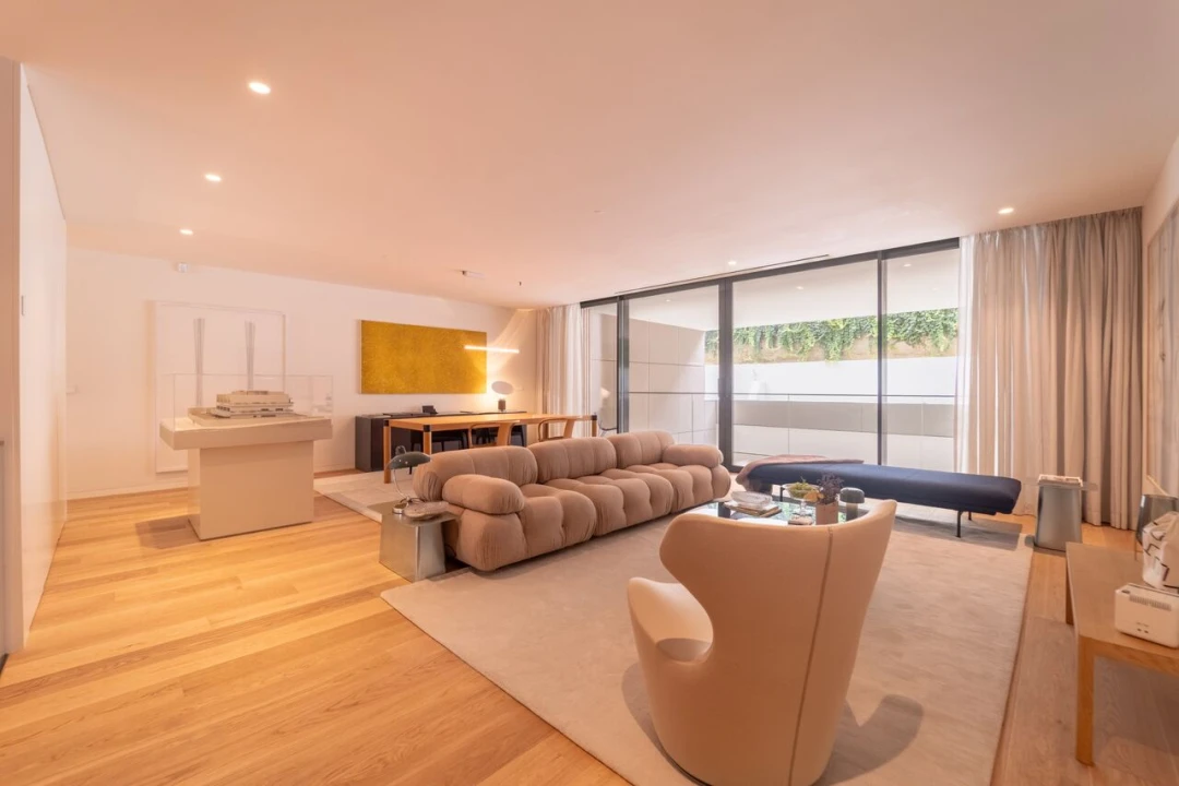 Apartamento T4 para Venda em Aldoar, Foz do Douro e Nevogilde Foto 1