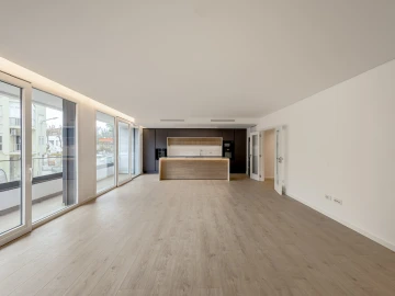 Apartamento T3 para Venda em Carcavelos e Parede