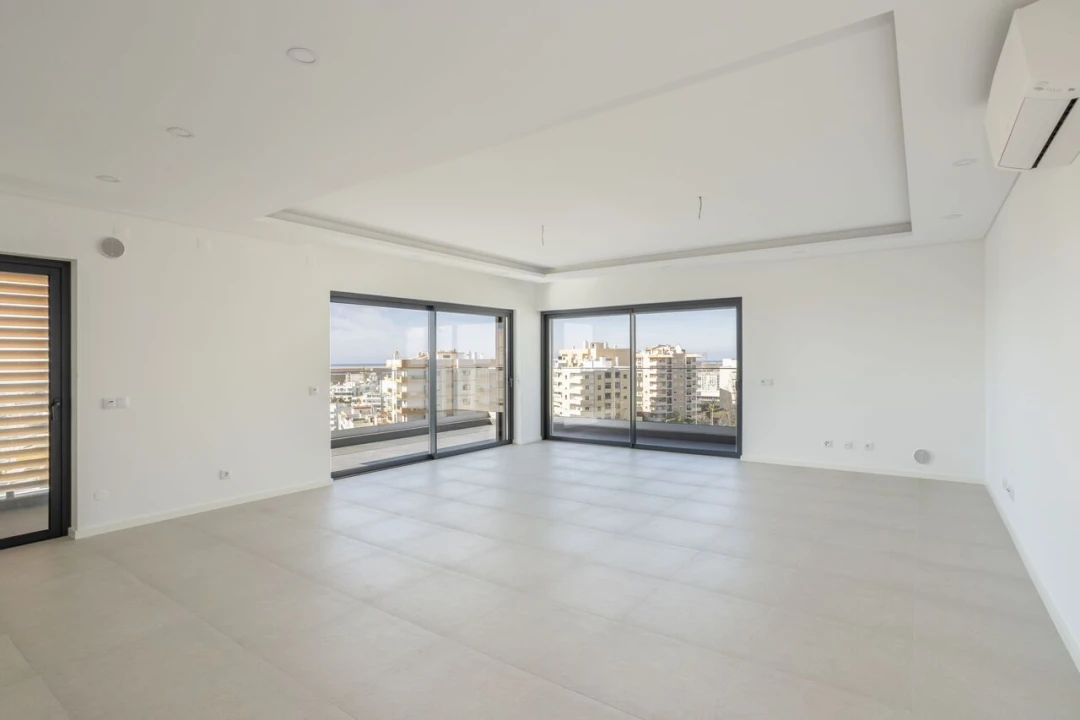 Apartamento T3 para Venda em Faro (Sé e São Pedro) Foto 1