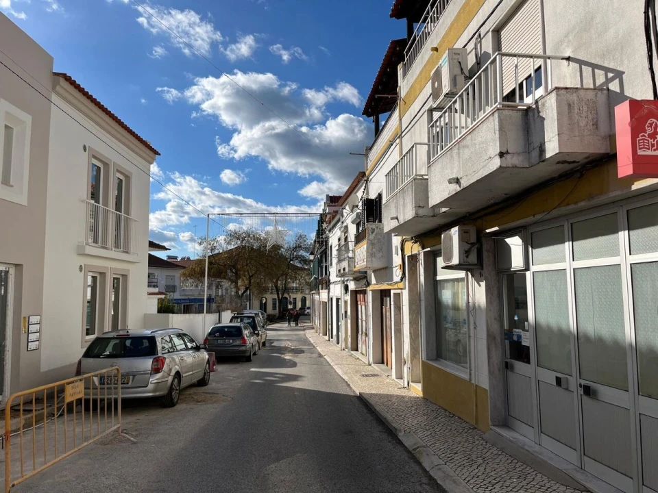 Apartamento T1 para Venda em Santa Maria do Castelo e Santiago e Santa Susana Foto 7
