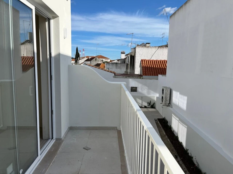 Apartamento T1 para Venda em Santa Maria do Castelo e Santiago e Santa Susana Foto 4