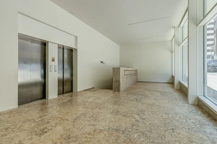 Apartamento T4 para Venda em Santo António Foto 38