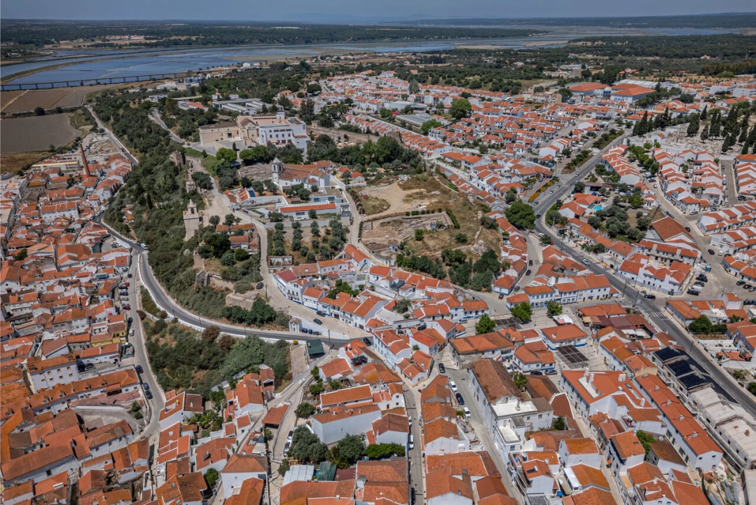 Moradia T2 para Venda em Santa Maria do Castelo e Santiago e Santa Susana Foto 22