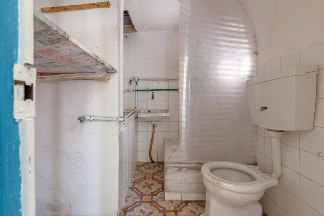 Prédio para Venda em Santa Maria do Castelo e Santiago e Santa Susana Foto 12