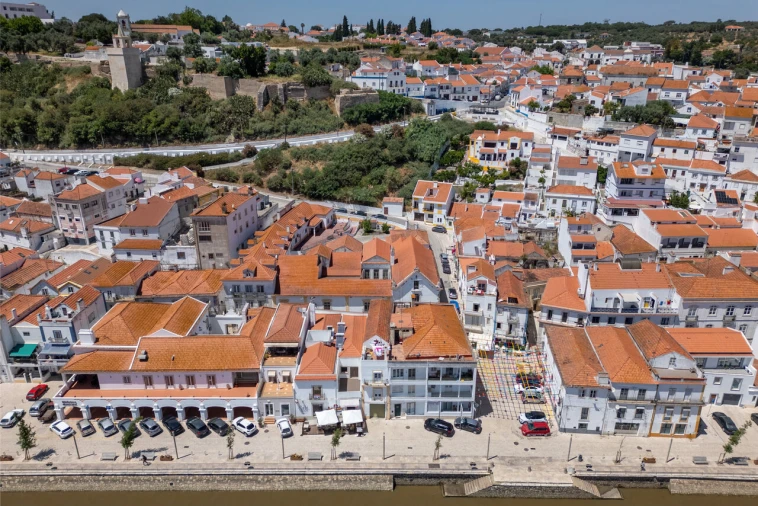 Prédio para Venda em Santa Maria do Castelo e Santiago e Santa Susana Foto 3