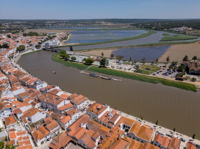 Prédio para Venda em Santa Maria do Castelo e Santiago e Santa Susana Foto 16