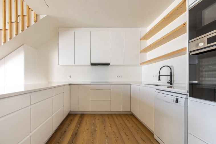 Moradia T4 para Venda em Santa Maria do Castelo e Santiago e Santa Susana Foto 10