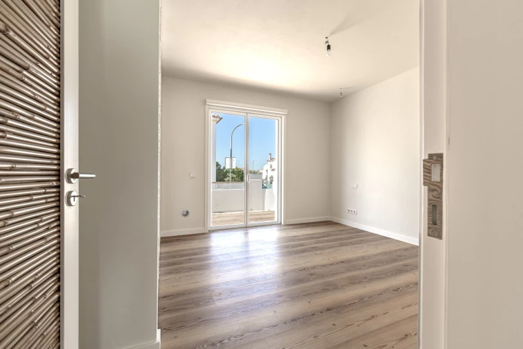 Moradia T4 para Venda em Santa Maria do Castelo e Santiago e Santa Susana Foto 12