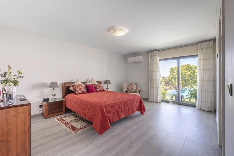 Moradia T4 para Venda em Santa Maria do Castelo e Santiago e Santa Susana Foto 14