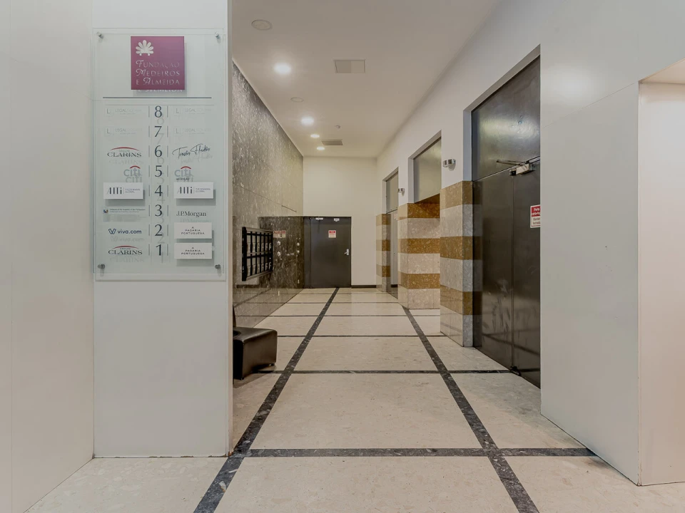 Escritório para Arrendamento em Santo António Foto 16