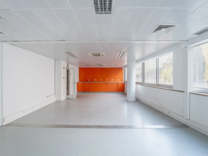 Escritório para Arrendamento em Lordelo do Ouro e Massarelos Foto 9