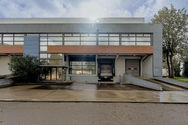 Armazém para Arrendamento em Alverca do Ribatejo e Sobralinho