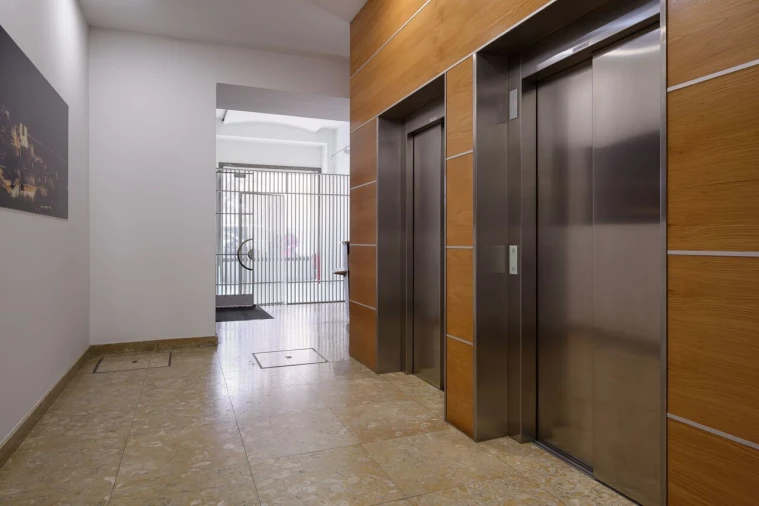 Escritório para Arrendamento em Santa Maria Maior Foto 9