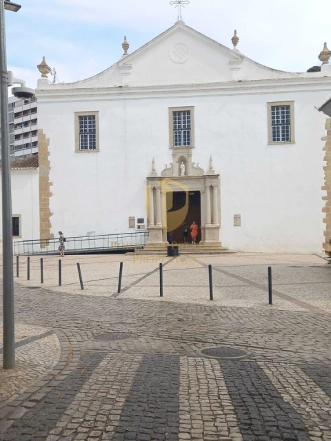 Loja para Trespasse em Faro (Sé e São Pedro)