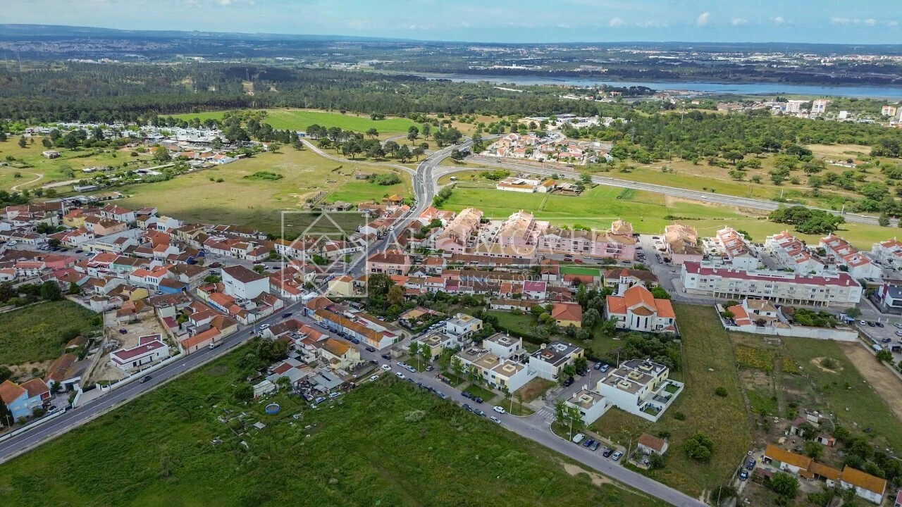 Moradia T4 para Venda em Santo Antonio da Charneca Foto 18