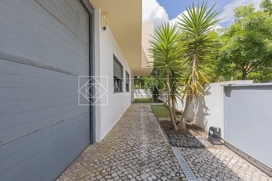 Moradia T4 para Venda em Santo Antonio da Charneca Foto 3