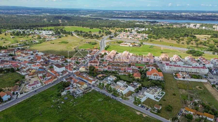 Moradia T4 para Venda em Santo Antonio da Charneca Foto 18