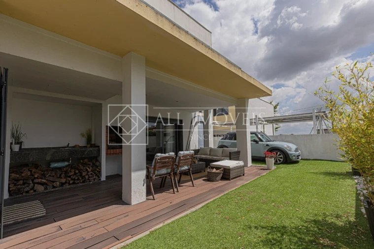 Moradia T4 para Venda em Santo Antonio da Charneca Foto 2