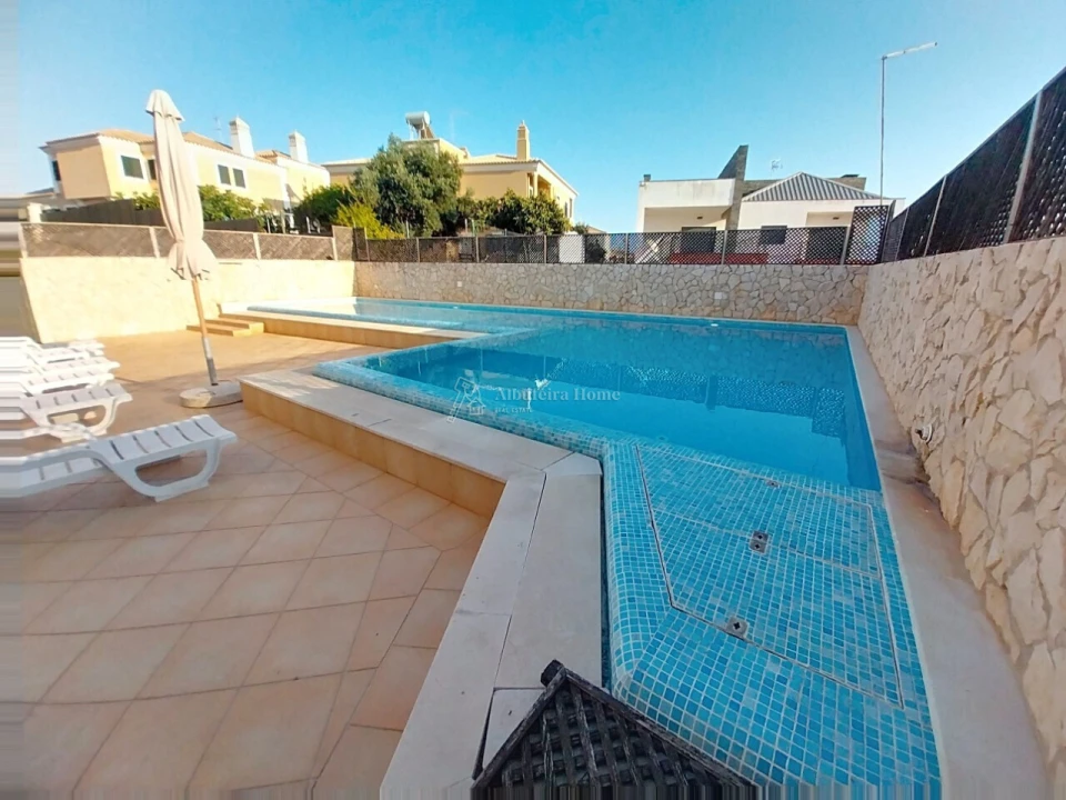Moradia T4 para Venda em Albufeira e Olhos de Água Foto 2