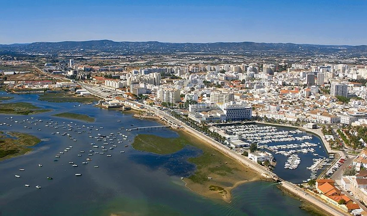 Moradia T0 para Venda em Faro (Sé e São Pedro) Foto 9