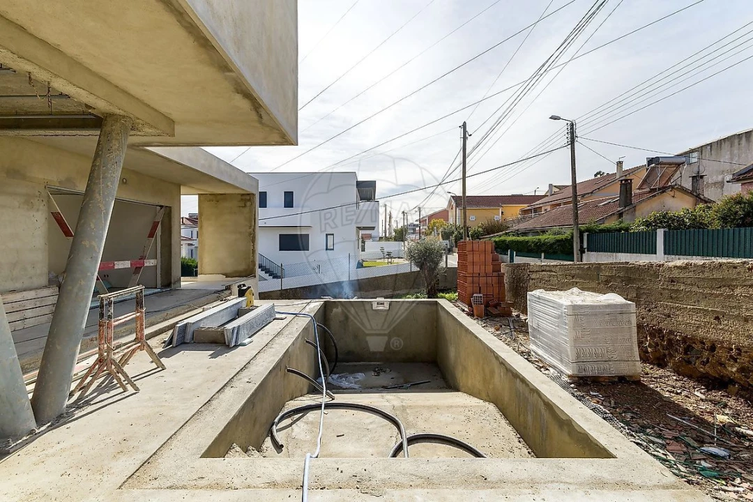 Moradia T5 para Venda em Queluz e Belas Foto 24