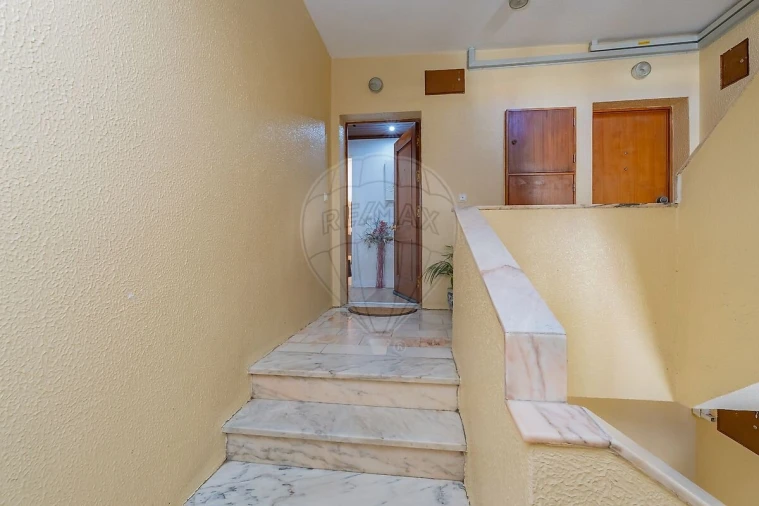 Apartamento T3 para Venda em Póvoa de Santa Iria e Forte da Casa Foto 23