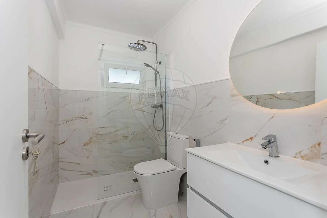 Apartamento T2 para Venda em Camarate, Unhos e Apelação Foto 13