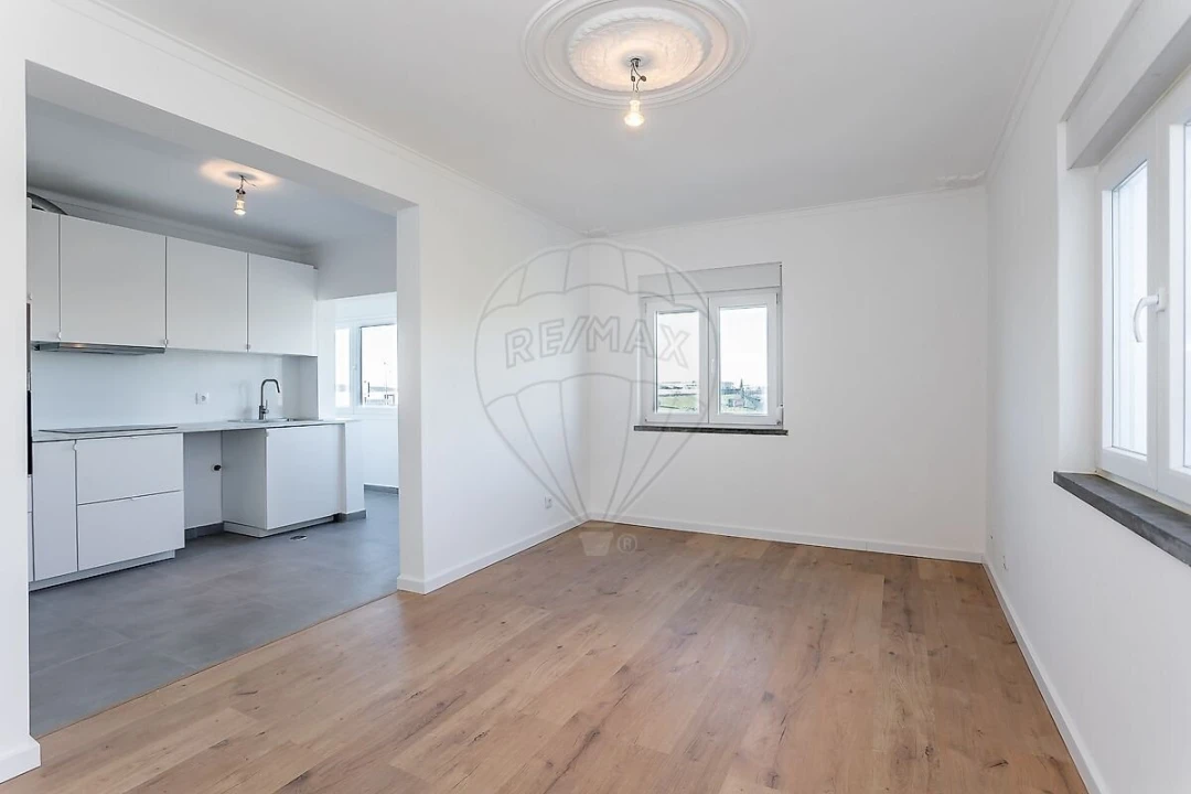 Apartamento T2 para Venda em Camarate, Unhos e Apelação Foto 7