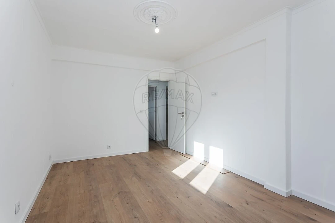 Apartamento T2 para Venda em Camarate, Unhos e Apelação Foto 17