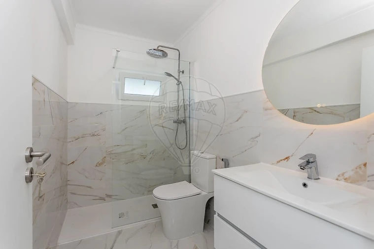 Apartamento T2 para Venda em Camarate, Unhos e Apelação Foto 13