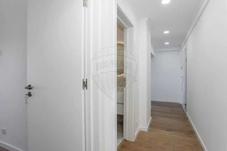 Apartamento T2 para Venda em Camarate, Unhos e Apelação Foto 12