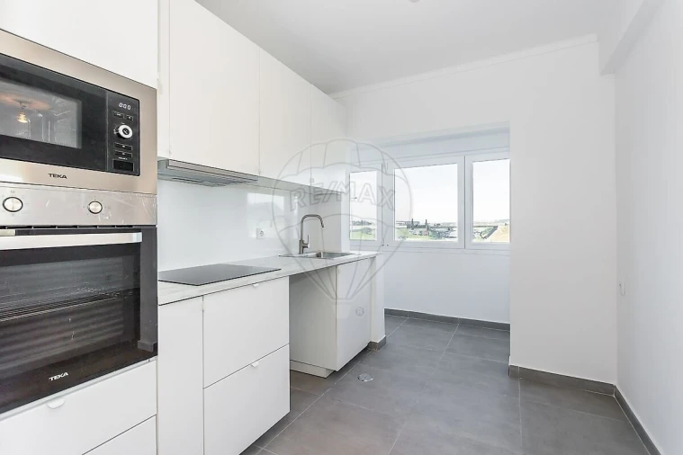 Apartamento T2 para Venda em Camarate, Unhos e Apelação Foto 5