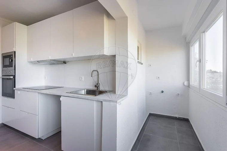 Apartamento T2 para Venda em Camarate, Unhos e Apelação Foto 3