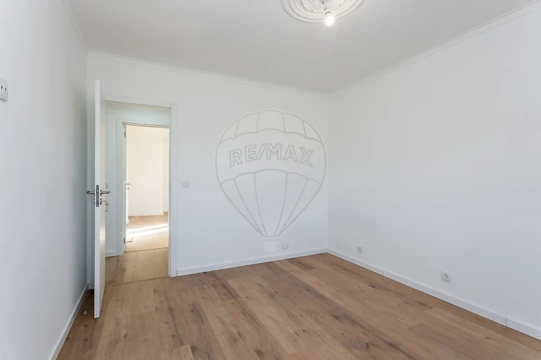 Apartamento T2 para Venda em Camarate, Unhos e Apelação Foto 14