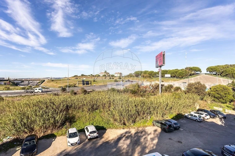 Apartamento T2 para Venda em Camarate, Unhos e Apelação Foto 4