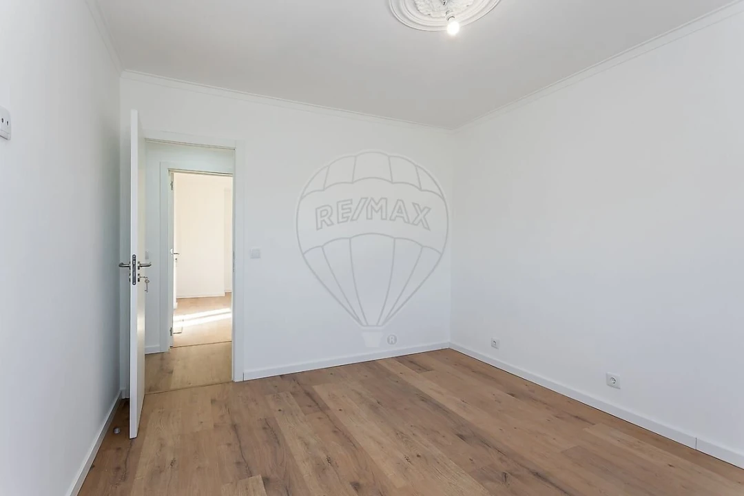 Apartamento T2 para Venda em Camarate, Unhos e Apelação Foto 14