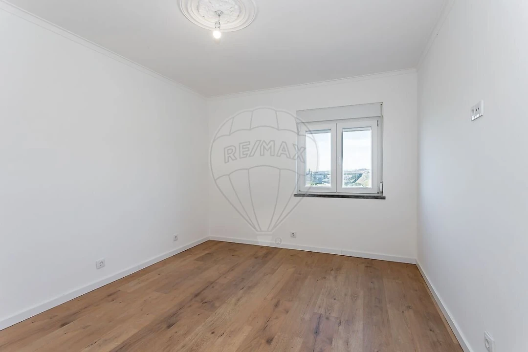 Apartamento T2 para Venda em Camarate, Unhos e Apelação Foto 15