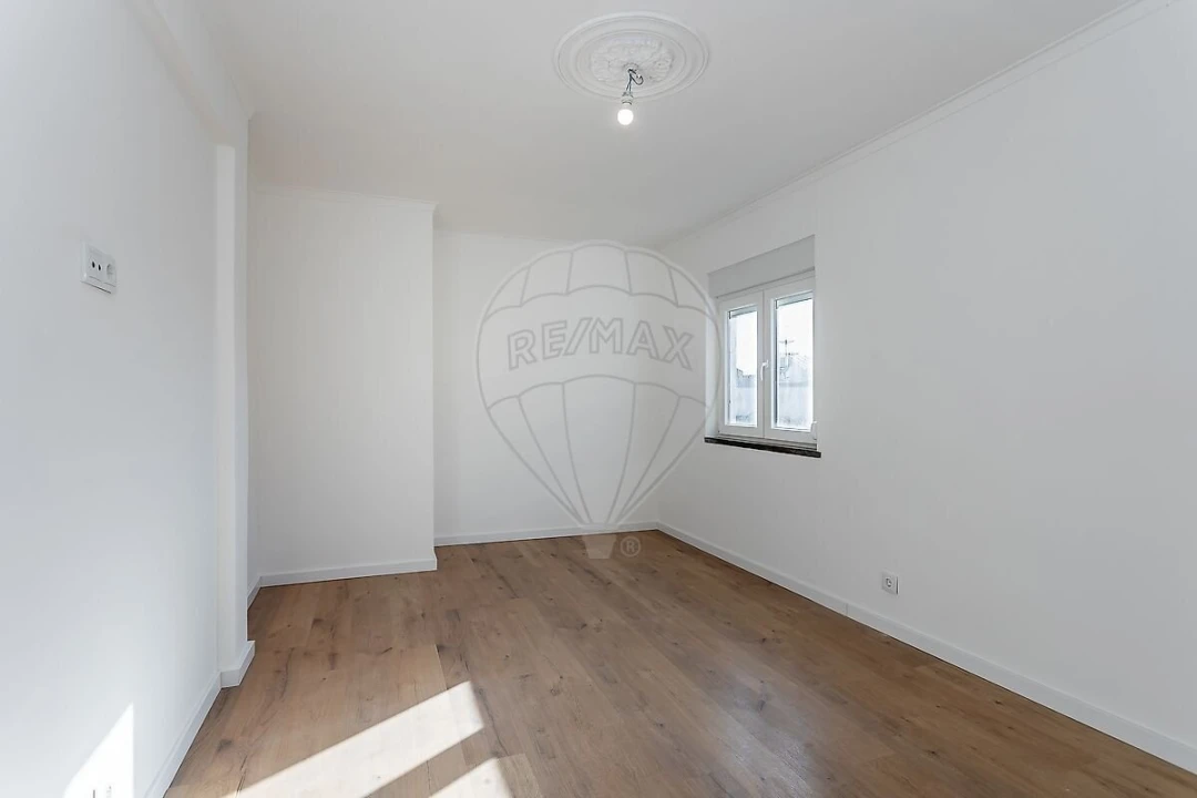 Apartamento T2 para Venda em Camarate, Unhos e Apelação Foto 16