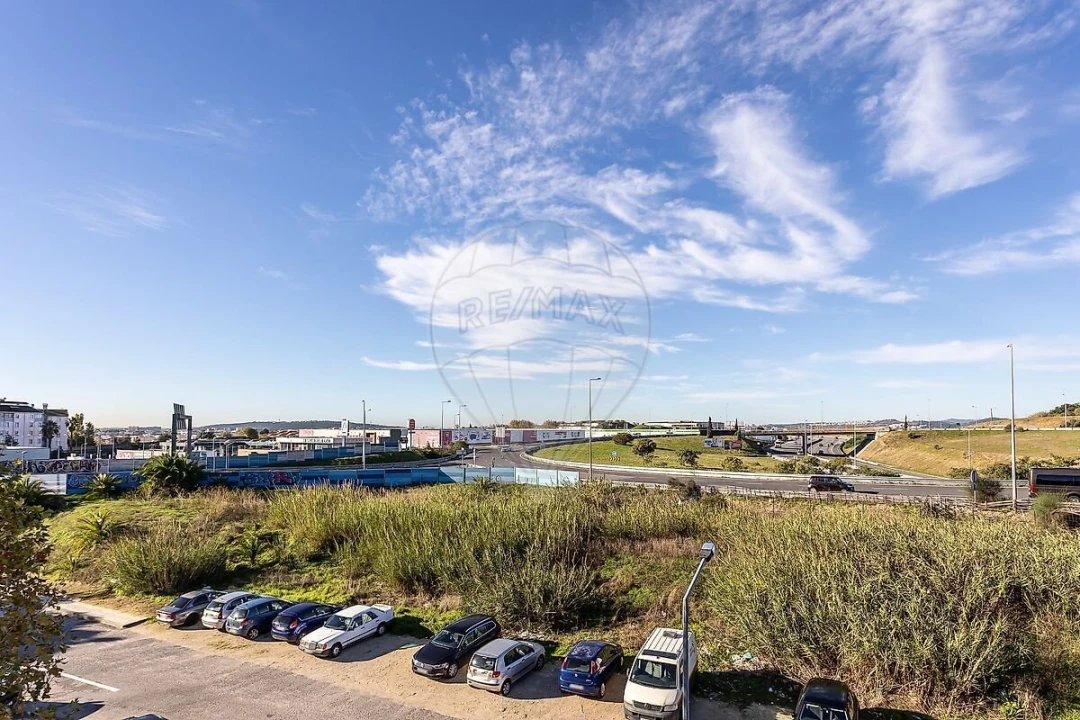 Apartamento T2 para Venda em Camarate, Unhos e Apelação Foto 6