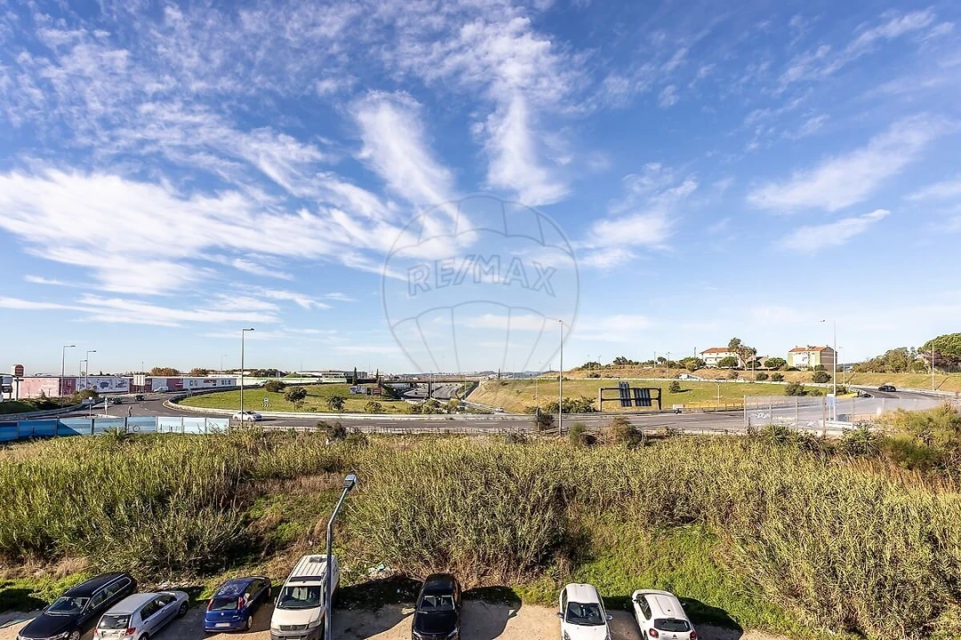 Apartamento T2 para Venda em Camarate, Unhos e Apelação Foto 10