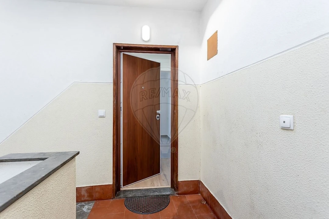 Apartamento T2 para Venda em Camarate, Unhos e Apelação Foto 18