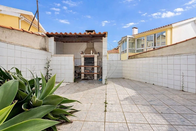 Moradia T5 para Venda em Carnaxide e Queijas Foto 35