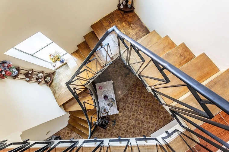 Moradia T5 para Venda em Carnaxide e Queijas Foto 31