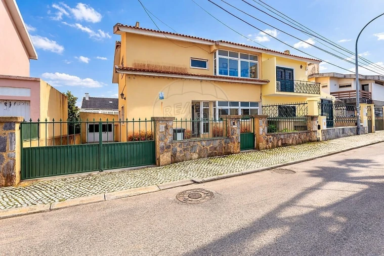 Moradia T5 para Venda em Carnaxide e Queijas Foto 37