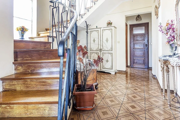 Moradia T5 para Venda em Carnaxide e Queijas Foto 15