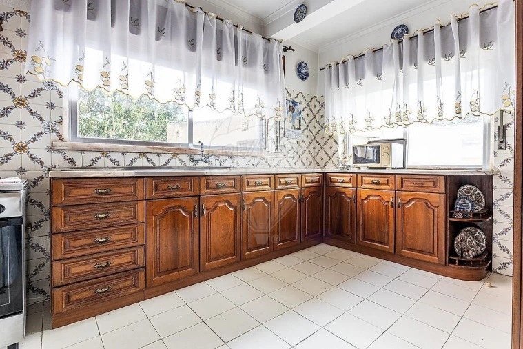 Moradia T5 para Venda em Carnaxide e Queijas Foto 9