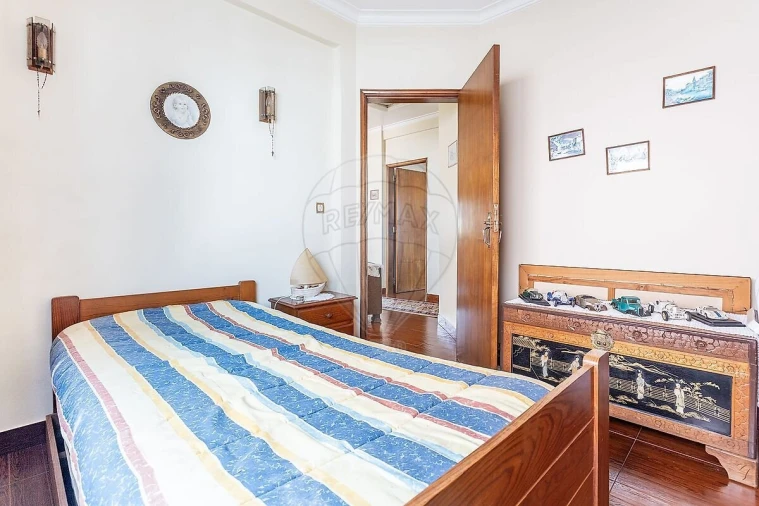 Moradia T5 para Venda em Carnaxide e Queijas Foto 27