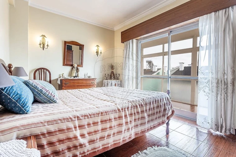 Moradia T5 para Venda em Carnaxide e Queijas Foto 19